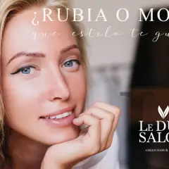 Primer plano de una mujer rubia con ojos azules, preguntando "¿Rubia o morena? ¿Qué estilo te gusta más?". Logo de Le Due Salon.