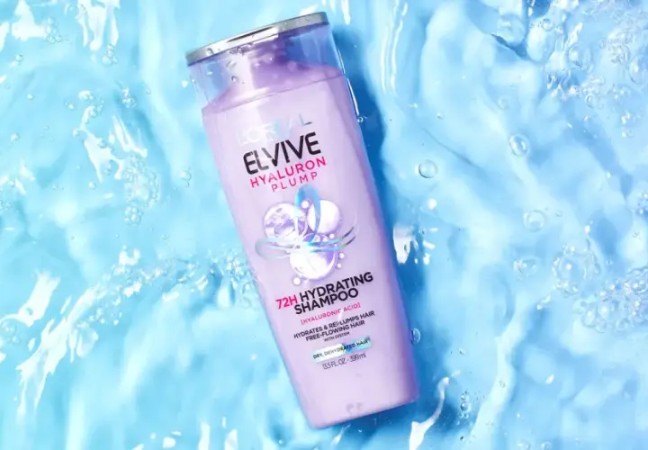 Champú Elvive Hyaluron Plump, ideal para saber como hidratar el pelo seco y dañado en casa.
