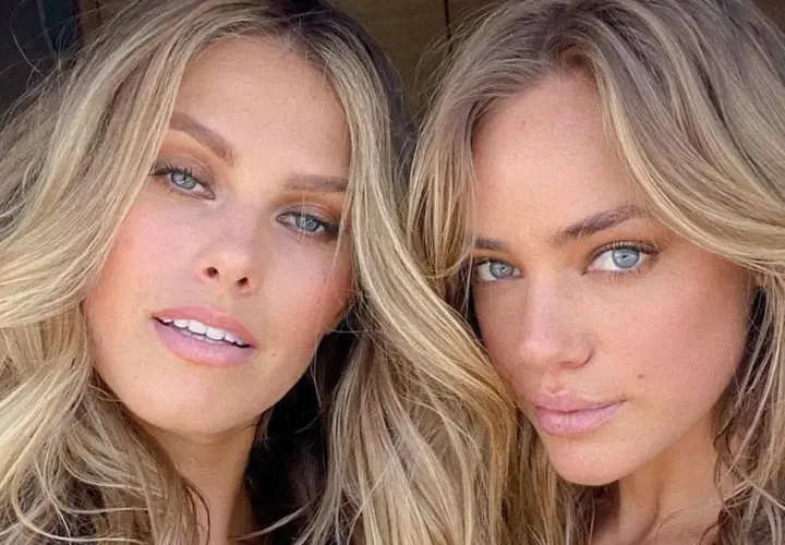 Dos mujeres con mechas rubias y ojos azules. Se preguntan cuánto duran las mechas para mantener este look.