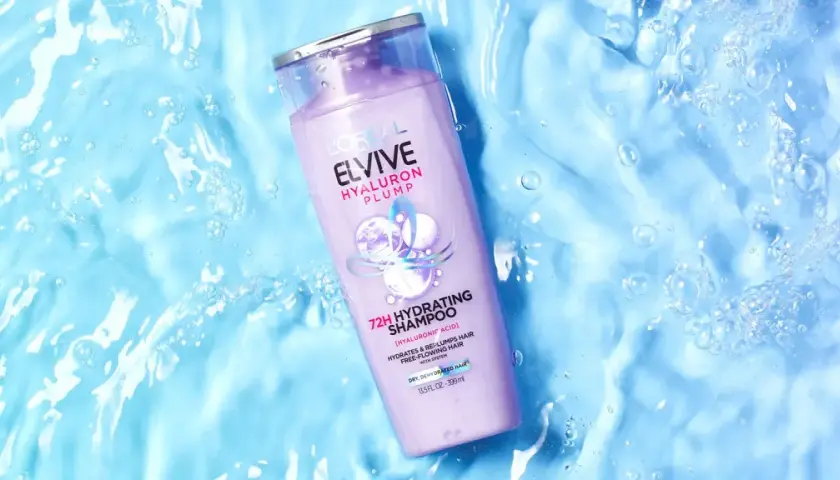 Champú Elvive Hyaluron Plump, ideal para saber como hidratar el pelo seco y dañado en casa.