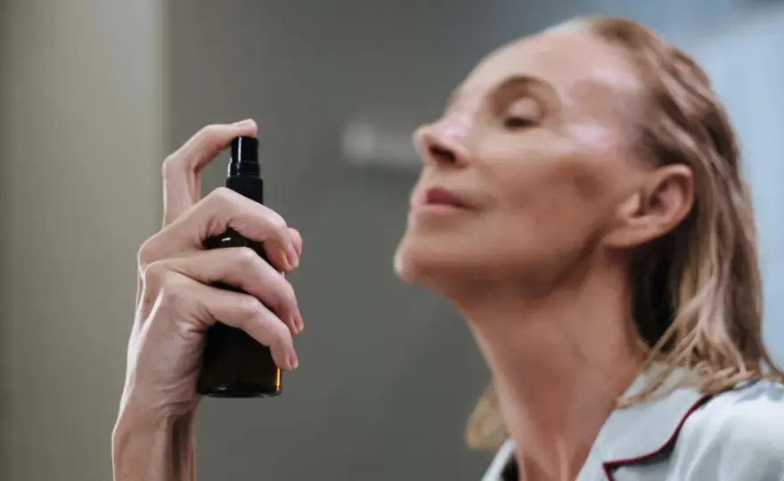 Bruma facial, para qué sirve y cómo usarla bien