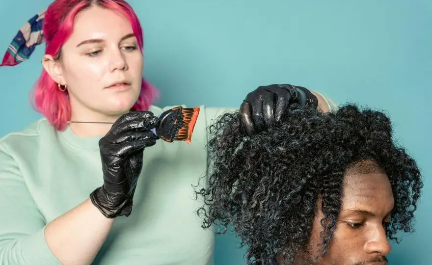 ¿Cuánto dura un tinte de pelo? Así puedes alargar su color