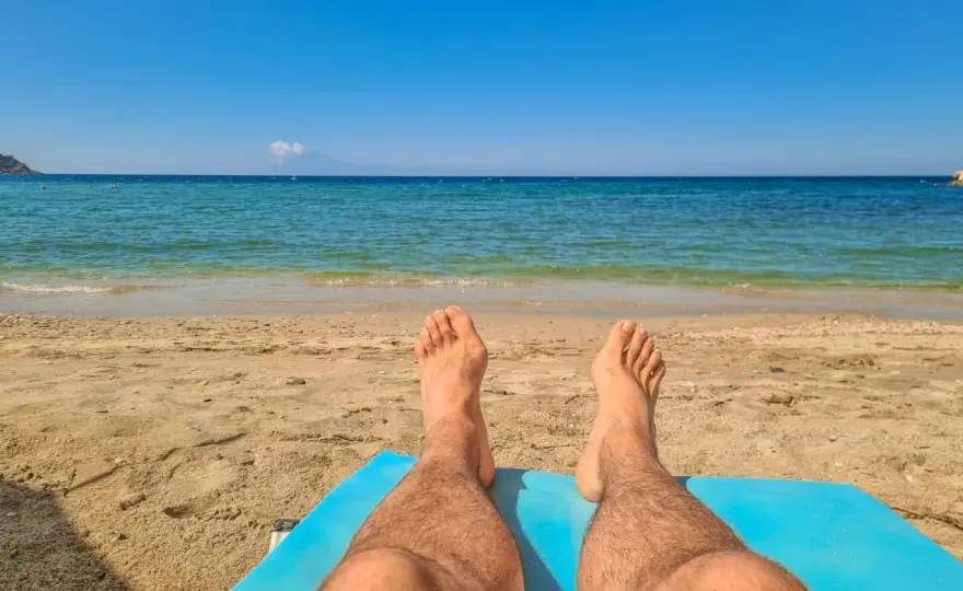 ¿El sol de las 7 de la tarde broncea? Lo que debes saber