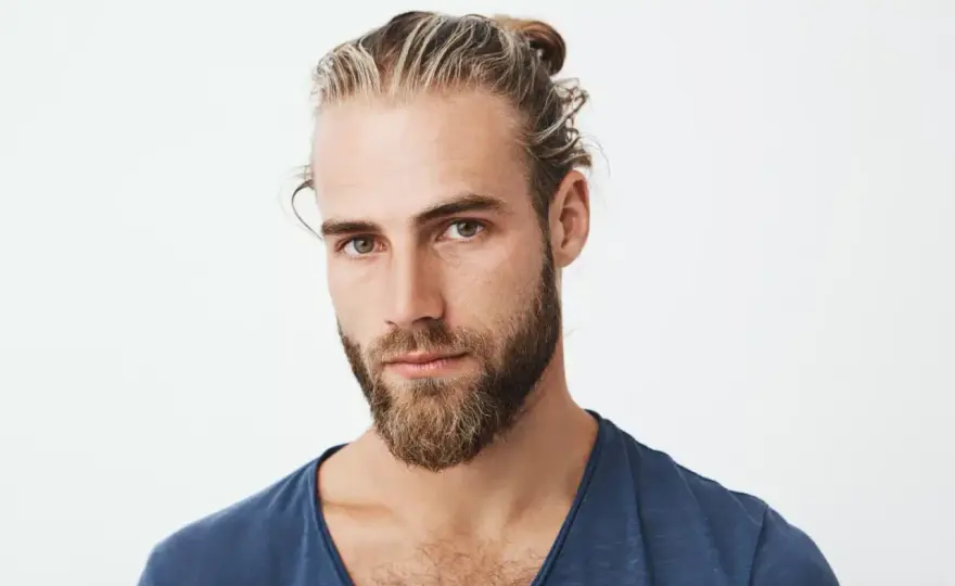 Mechas rubias para hombre - tonos, técnicas y cuidados