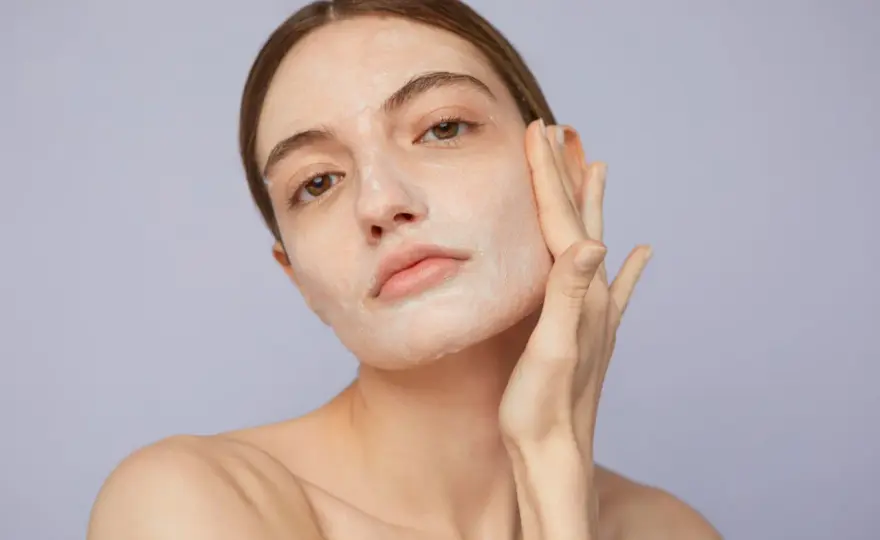 Cómo exfoliar la piel sin irritarla y elegir el método adecuado