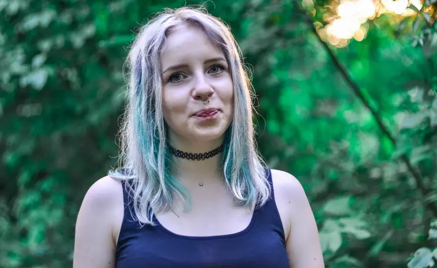 Cómo quitar el verde del pelo sin empeorar el rubio