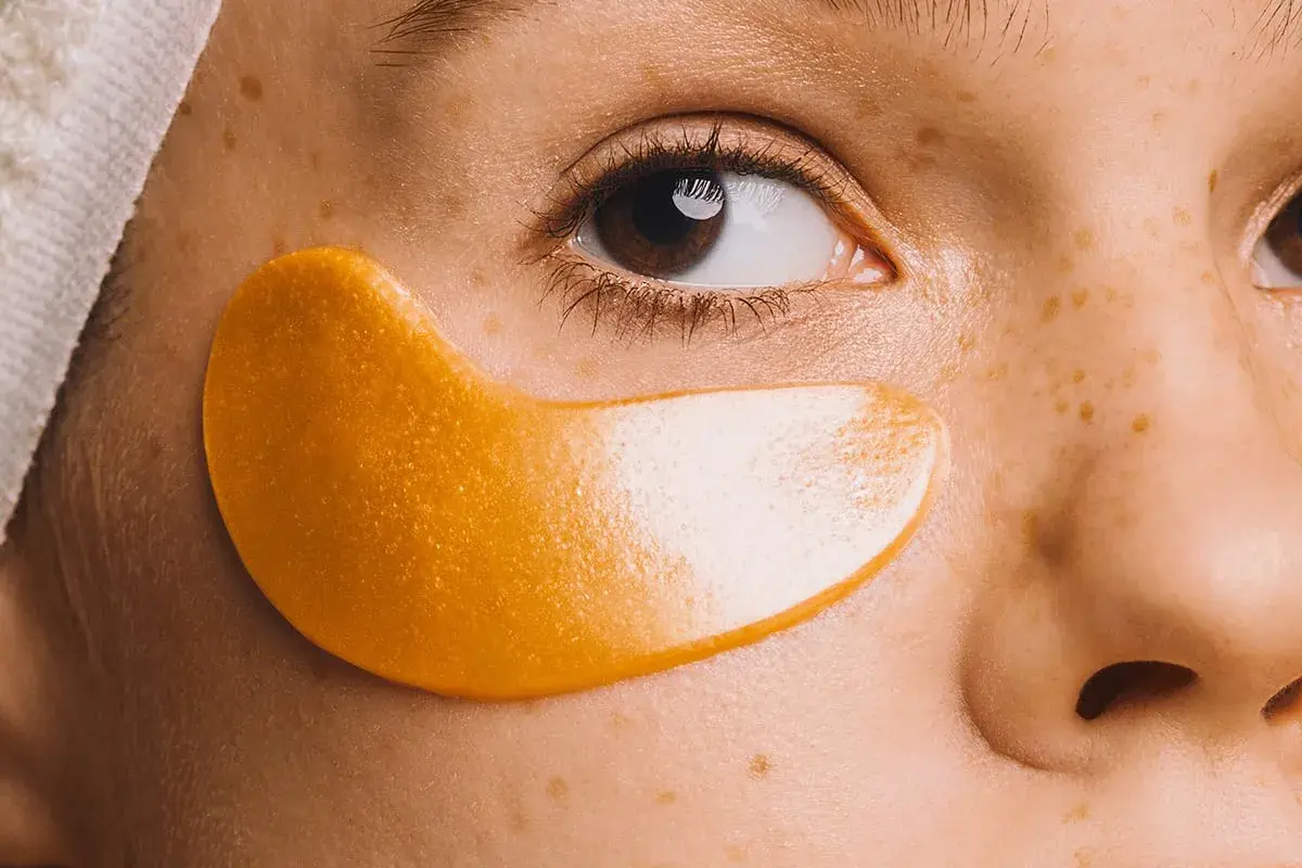 Parche dorado para el contorno de ojos, ideal para drenaje linfático y reducir bolsas.