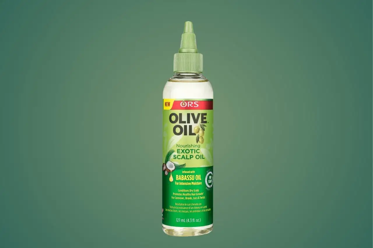 Aceite ORS Olive Oil para el cuero cabelludo, infundido con aceite de babasú. Un secreto para un cabello sano, ya que el aceite de oliva es bueno para el pelo.