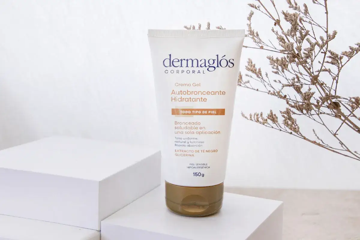 Crema autobronceante Dermagl&oacute;s para mantener el bronceado. Hidrata y da un tono saludable en una aplicaci&oacute;n.